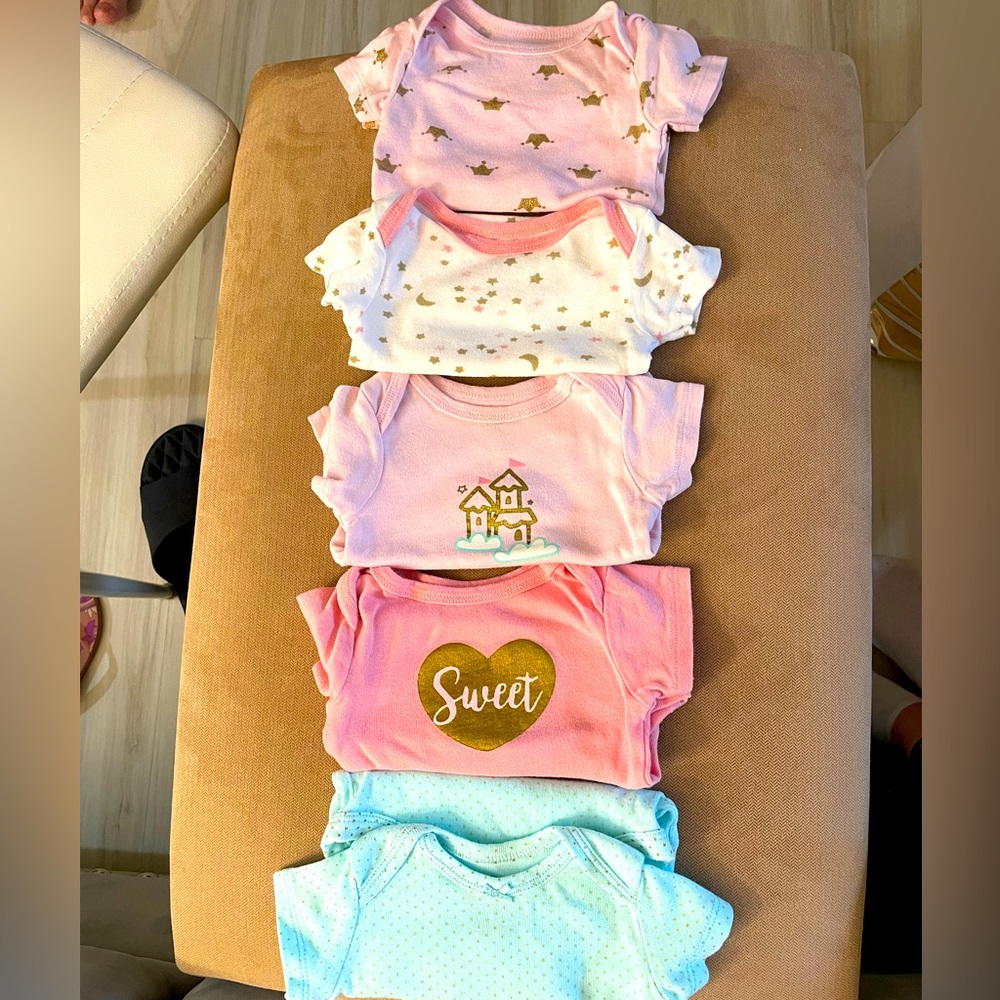 10 onesies 0-3 Months